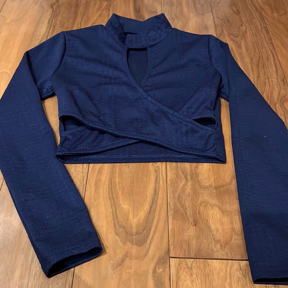Blue top with key hole and open sides